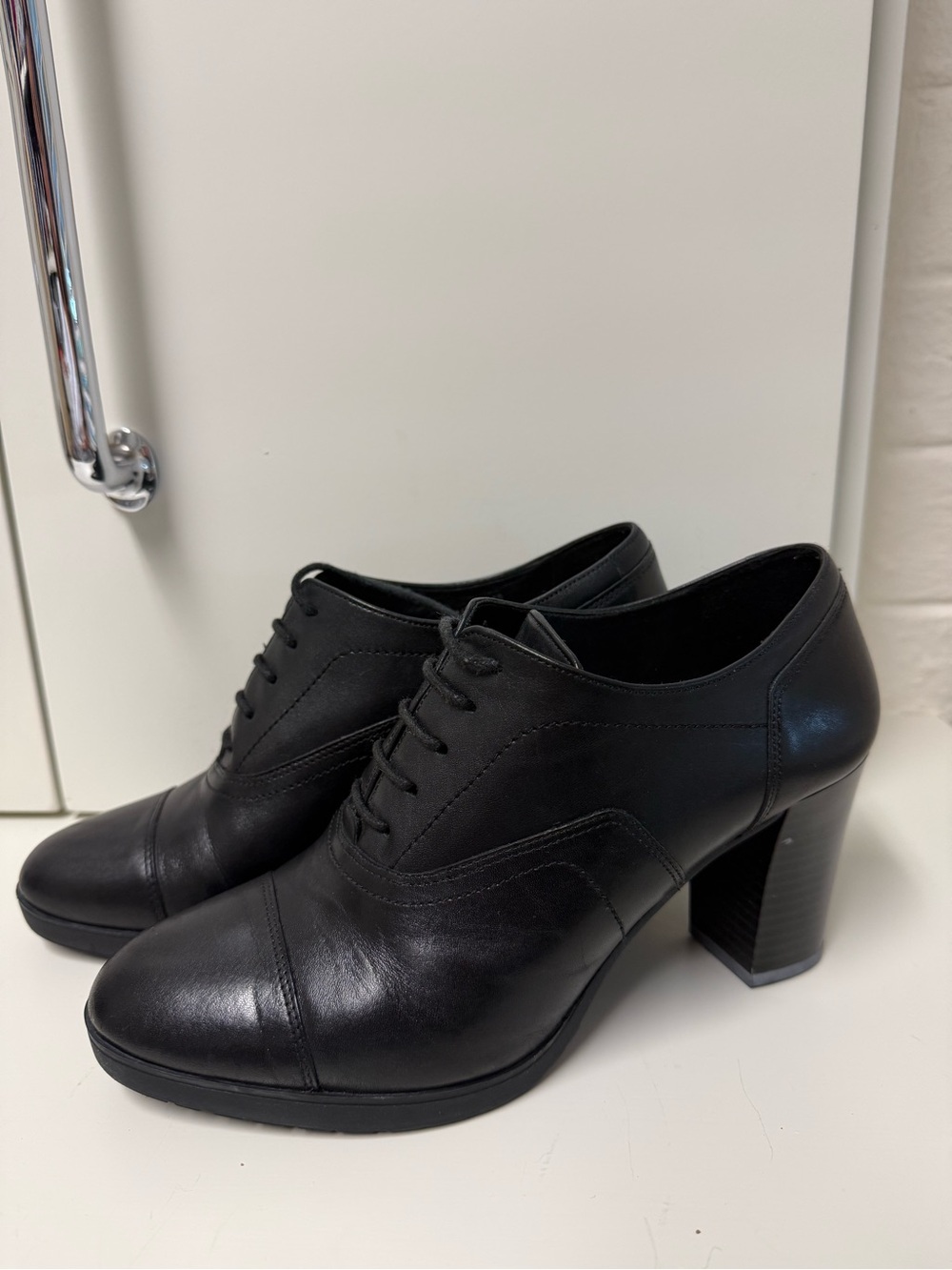 Geox Black Leather Lace-Up Block Heel Booties